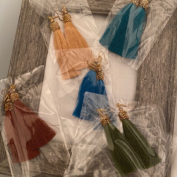 Long tassel Earrings - Picture 2 of 2
